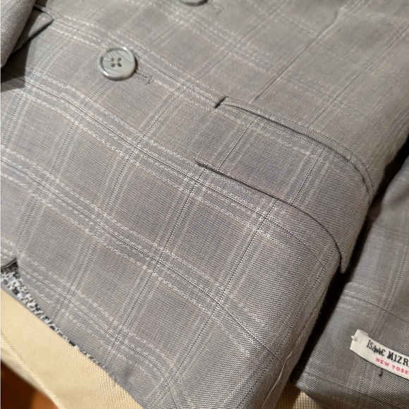 Gray Plaid Boy’s 3 Piece Suit Set Isaac Mizrahi - Picture 5 of 5